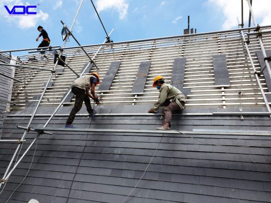 Thi công mái đá đen và hệ cầu phong lito mái ngói 4 biet thu cao cap 10