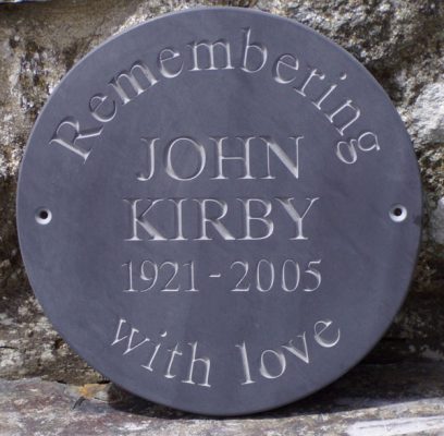 Điêu khắc trên đá đen